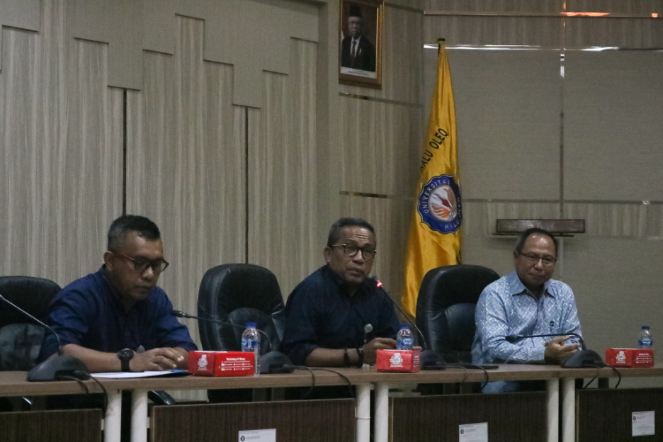 Halu Oleo University Rector giving his remarks on the MoU signing. Photo by Dinda Ratnasari