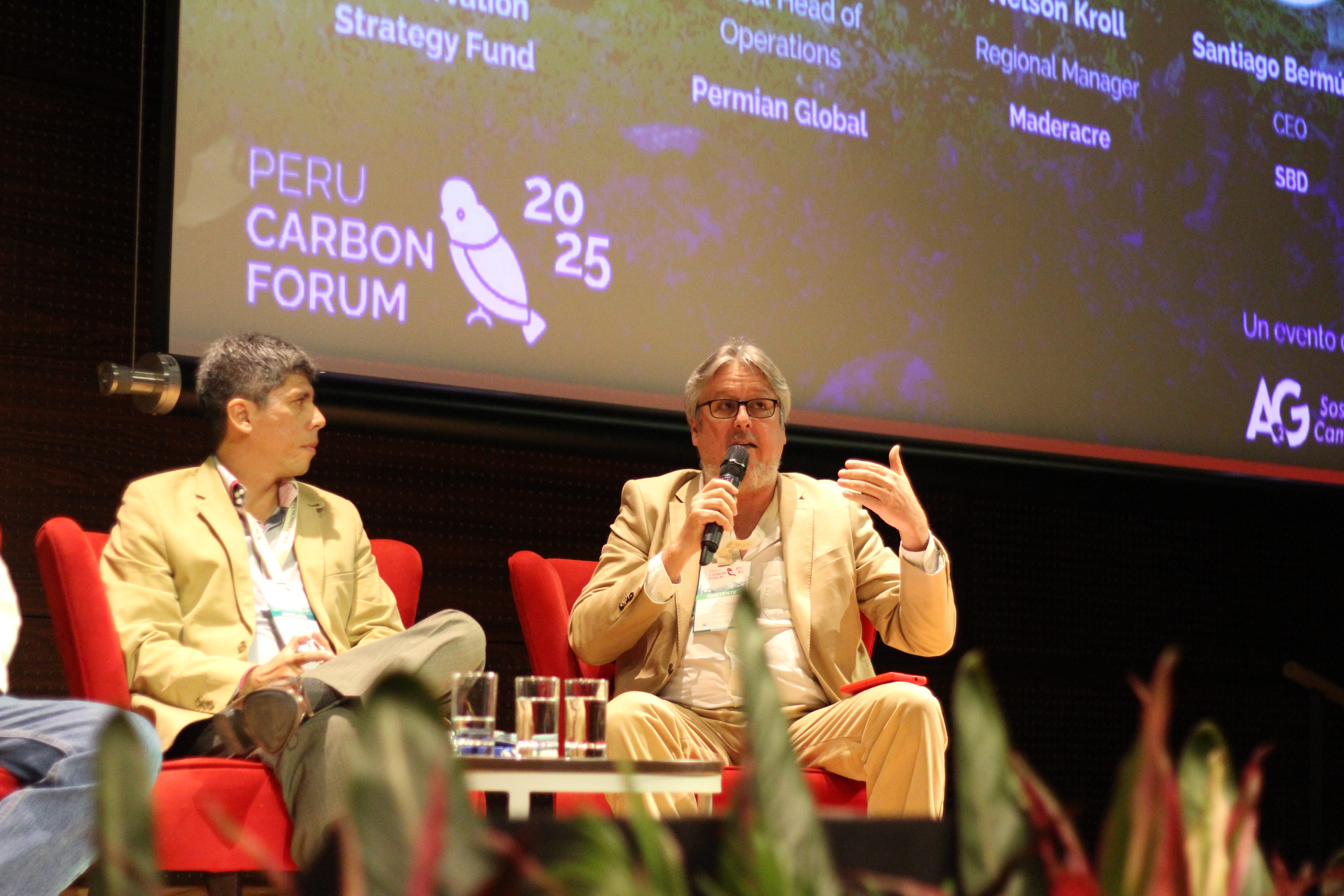 Augusto Mulanovich Presenting at Peru Carbon Forum 2025