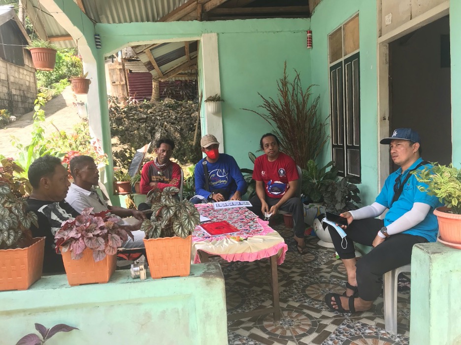 Interview session with local fishermen. 