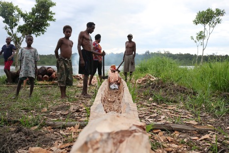 Making a boat (Sopian Hidayat)