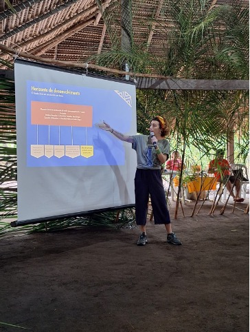 Photo: Julia Queiroz, Director of CSF Brazil, presenting the structure of the Xingu Fund. Credit: CSF team.