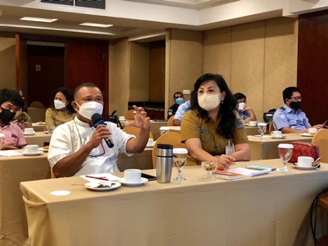 Mr. Farnis B. Boneka, the Dean of Fisheries & Marine Sciences of Sam Ratulangi University, and Mrs. Tienneke Adam, the Chief of North Sulawesi Marine & Fisheries Agency. Photo by Daisy Monica Makapedua