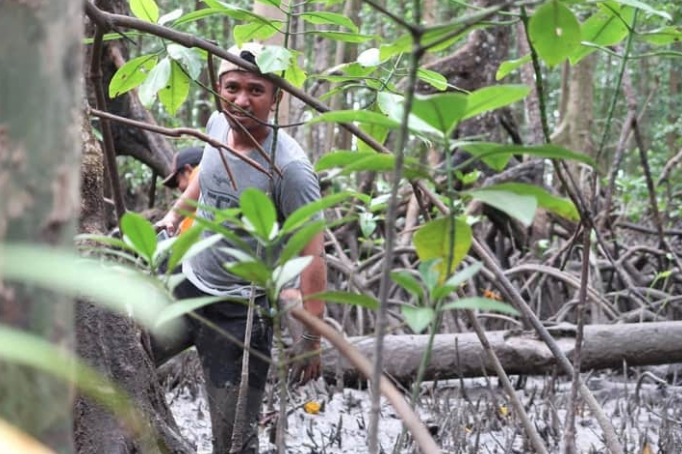 Ehdra Beta Masran in the jungle. Photo credit: Ehdra Beta Masran