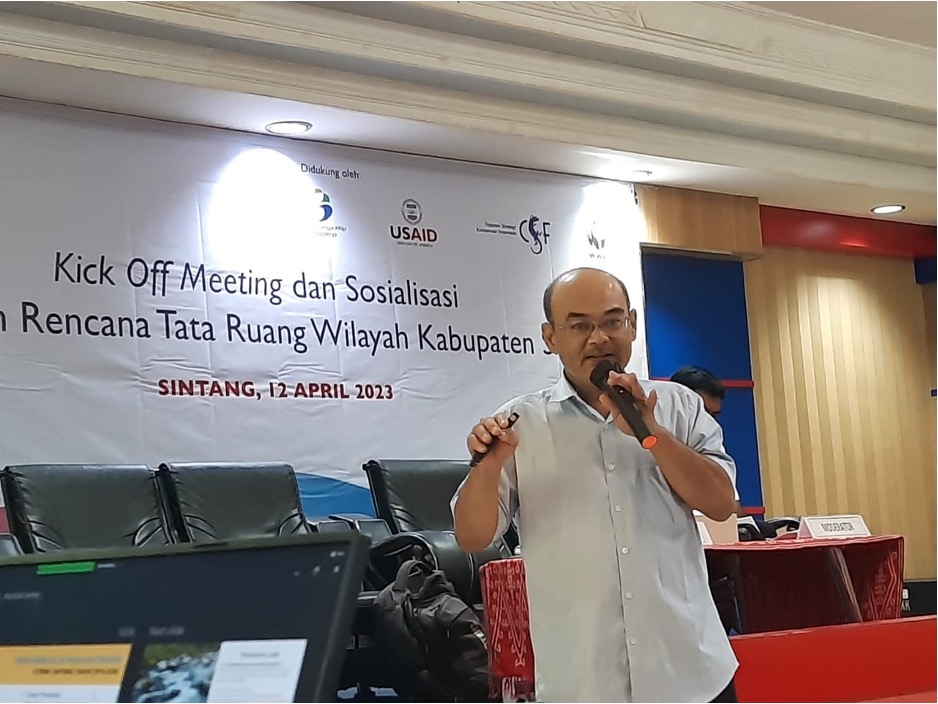 Tsafiuddin, Team Leader for Sintang Spatial Plan Formulation. Photo by Sopian Hidayat