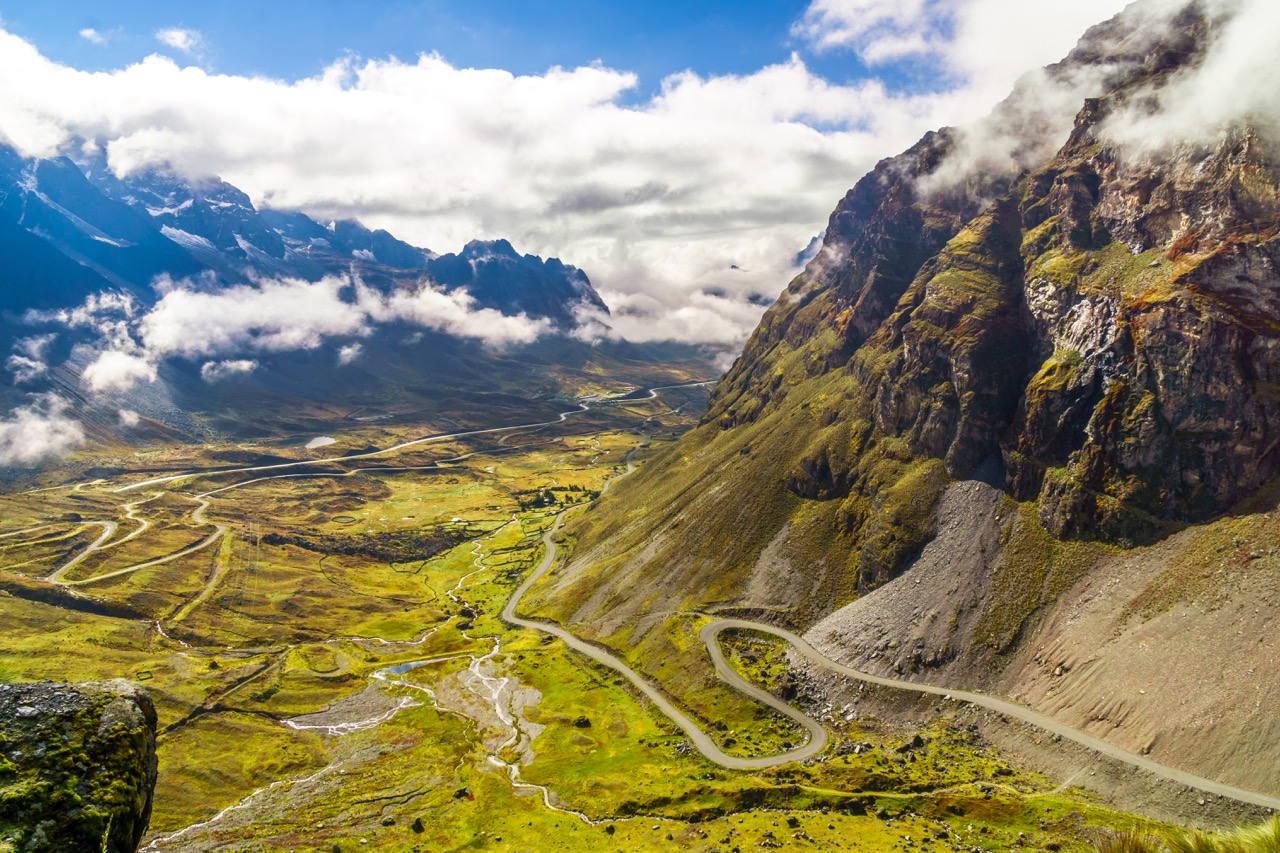 View on Morning fog over the Death Road in the Yungas of Bolivia: Shutterstock