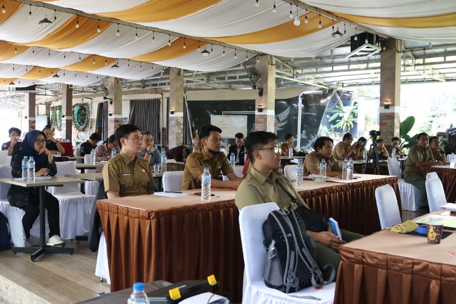 Sintang’s officials and stakeholders attended the training. Photo by Sopian Hidayat